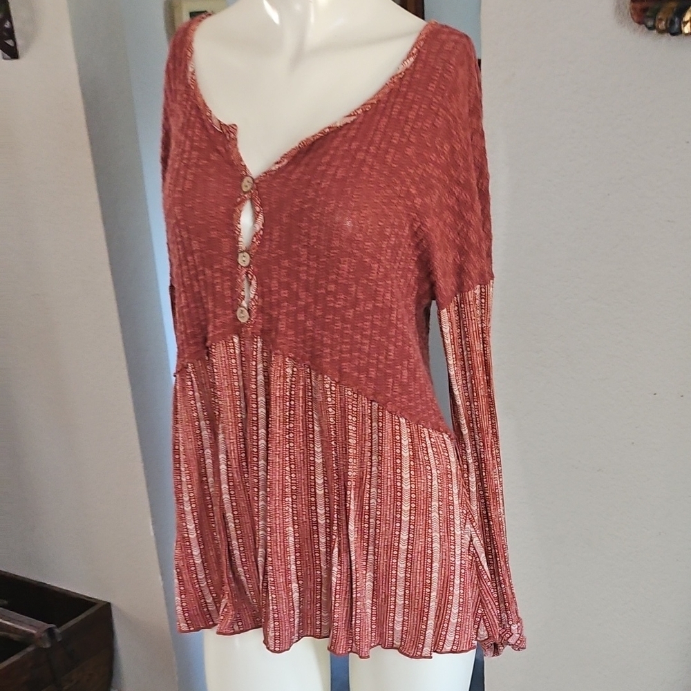 Hummingbird Women's Knit Deep Red Floral Flowey Button-Front Blouse Small